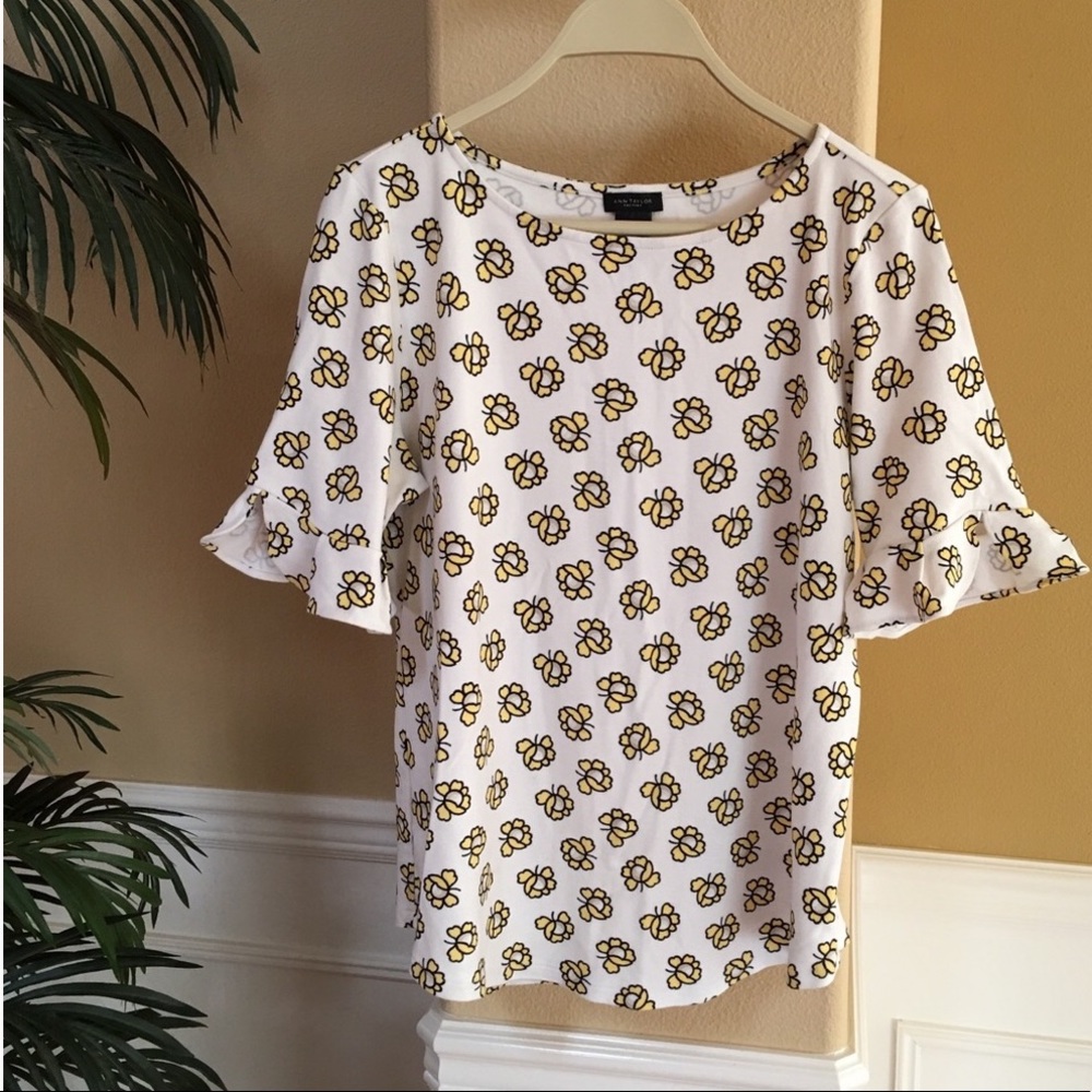 Ann Taylor Factory adorable floral top size Medium
